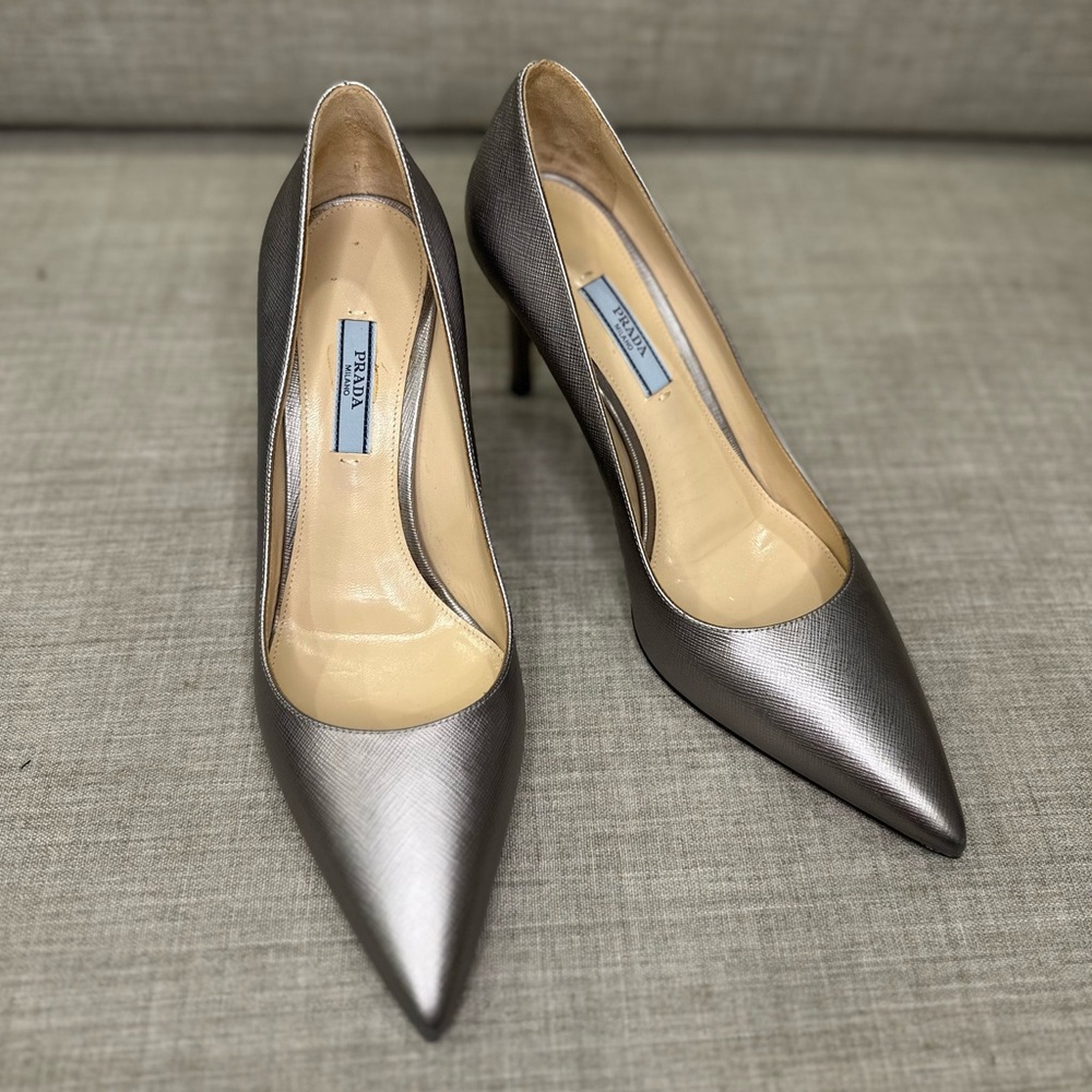 Prada Women's Saffiano Leather Pumps (silver/metallic)